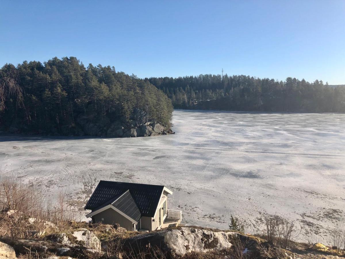 Lyseren Waterfront Cabin Omberg エクステリア 写真
